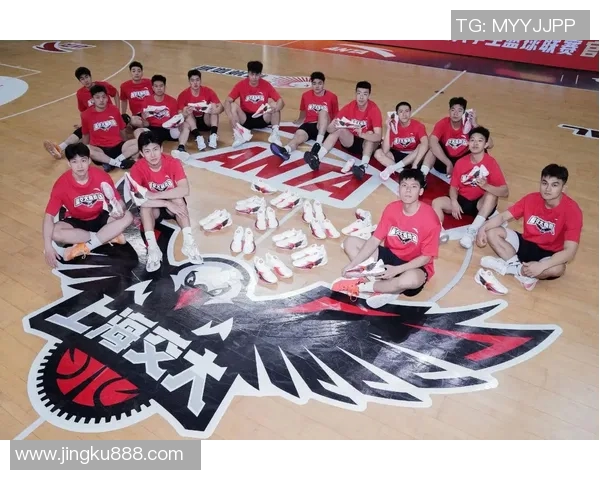 上海篮球队在邀请赛中的强劲表现与战术分析 上海篮球队在邀请赛中的强劲表现与战术分析